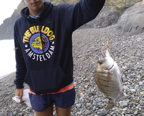 Pesca en Asturias desde pedrero