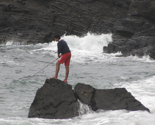 Pesca en Asturias desde playa