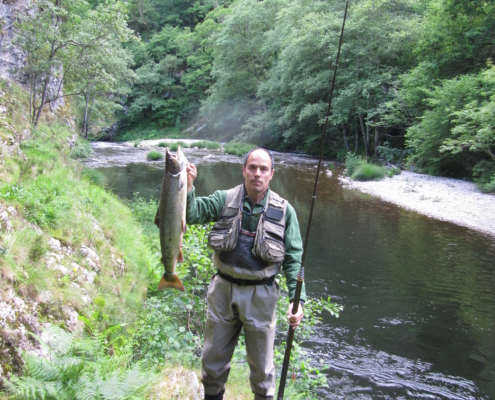 Pesca de Salmón en el Esva, zona libre