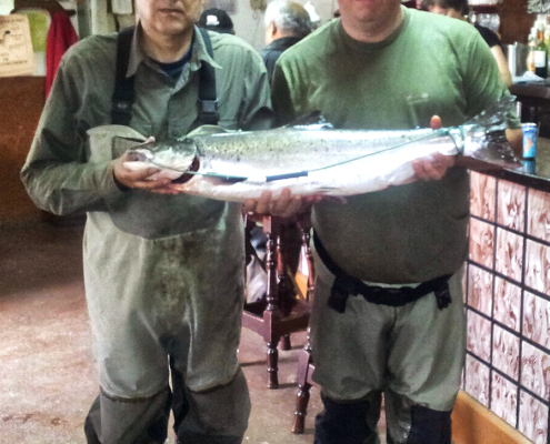 Pesca de Salmón en el Esva, zona libre