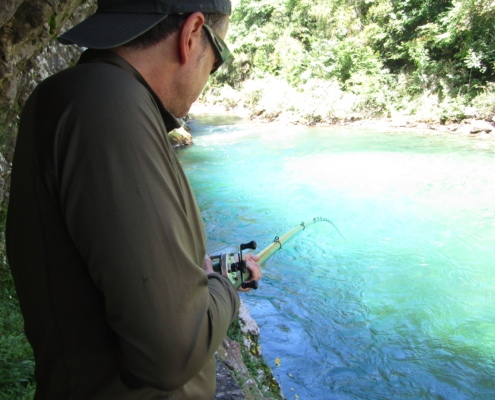 Pescando Salmón en el Coto Jaces río Cares